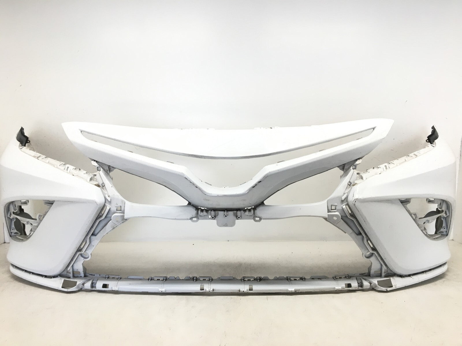 Front Bumper Cover Toyota Camry SE XSE 040 2018 2019 52119-06E20 OEM