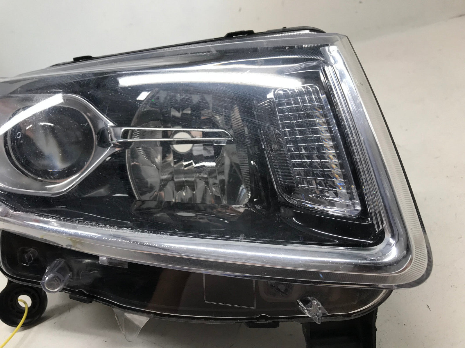 Headlight Damaged Right RH Passenger 2014-2016 Jeep Grand Cherokee CAPA