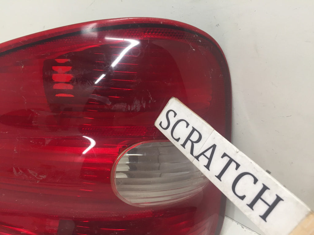 Tail light Damaged Lamp Rear Passenger RH Ford F150 97-00 F65Z-13404-BG OEM