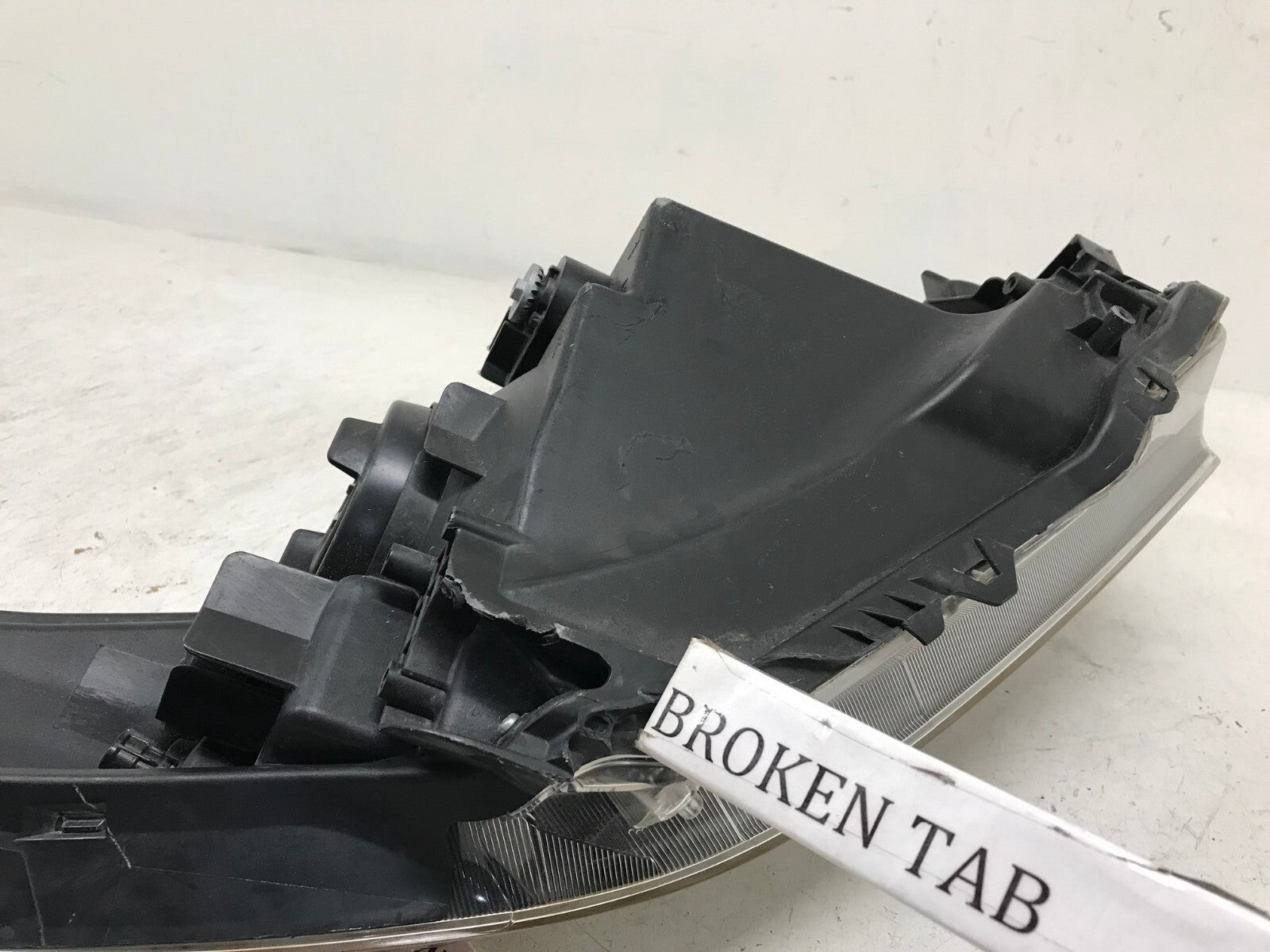 Headlight Damaged Driver Left LH Honda HRV HR-V 2016-2018 33150T7SA01 OEM