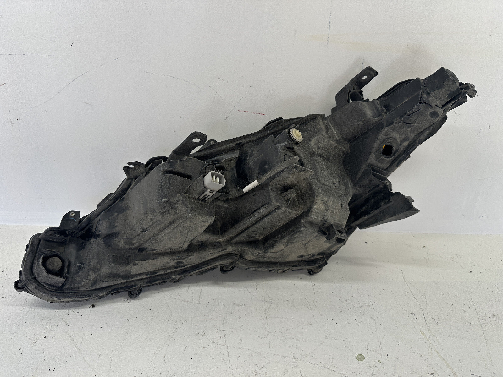 Headlight Damaged Right Passenger RH 2018 - 2021 Toyota Camry 81110-06C40 OEM