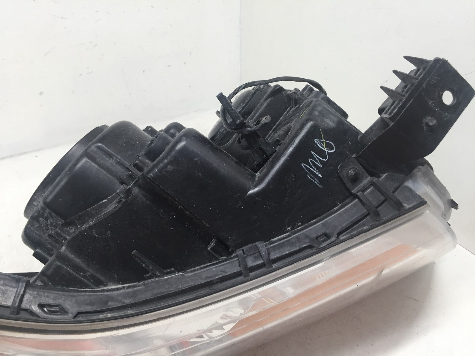 Halogen Headlight Damaged Headlamp Left Driver LH Cadillac SRX 10-16 OEM