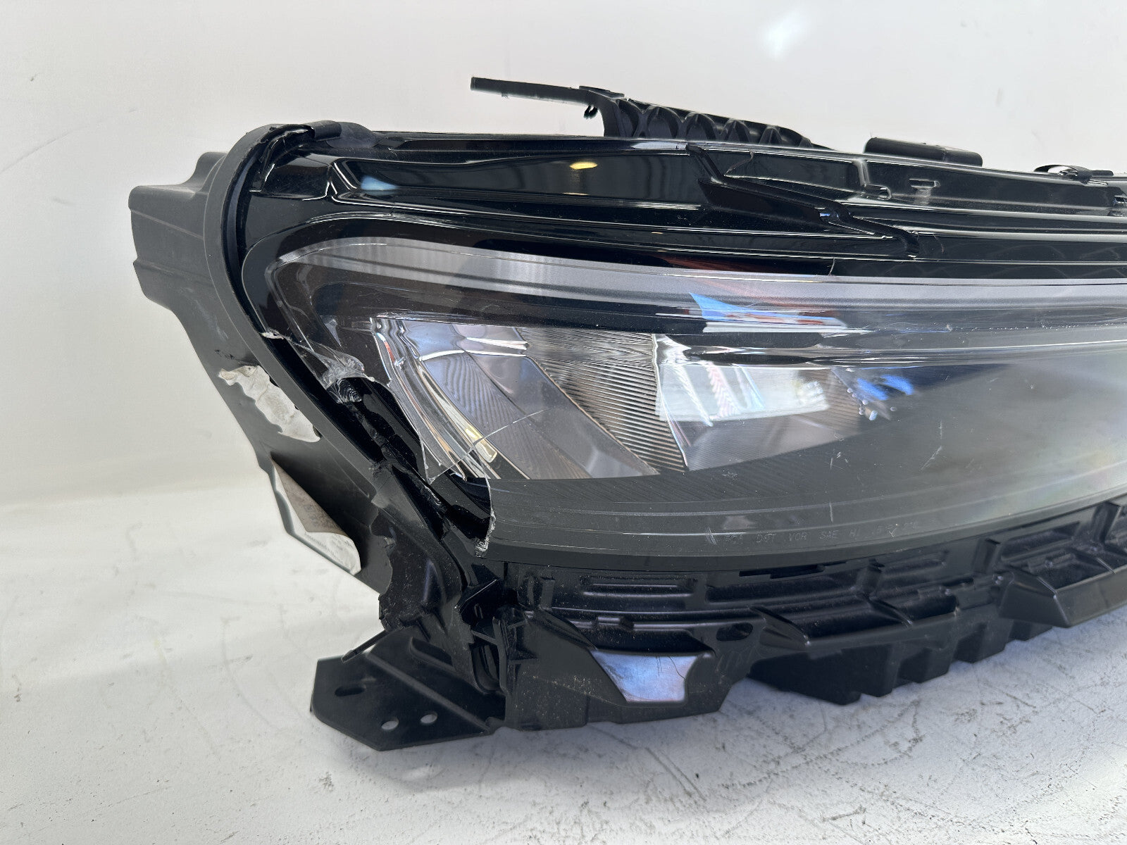 Headlight Damaged Passenger RH 2021-2024 Jeep Grand Cherokee 68376992AE OEM