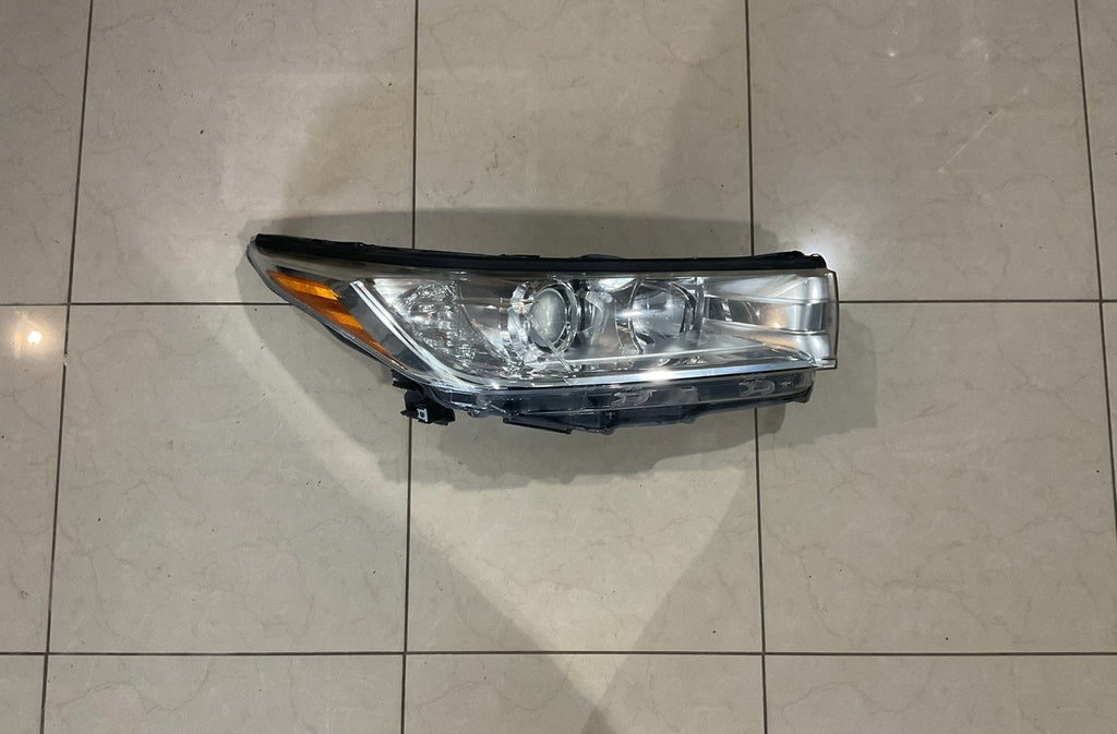 Headlight Right RH Passenger 2015 2016 2017 Toyota Highlander CAPA