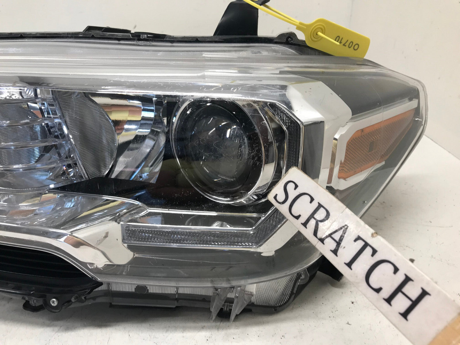 Headlight Damaged Left Driver LH Toyota Tacoma 2016-2021 8115004250 OEM