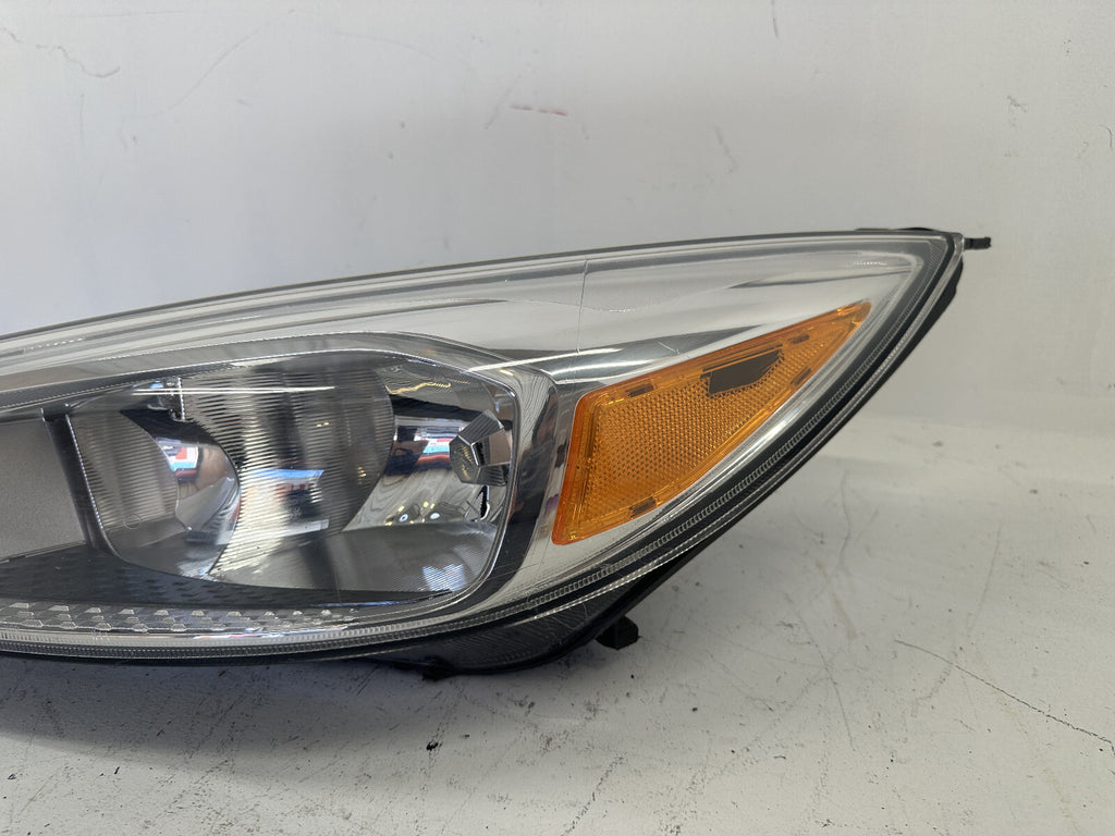 Headlight Damaged Left Driver LH 2015-2018 Ford Focus FO2502337 OEM