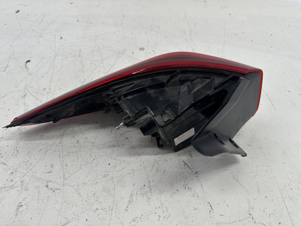 Tail light Damaged Right Passenger RH Hyundai Kona 2018-2023 92402-J9000 OEM
