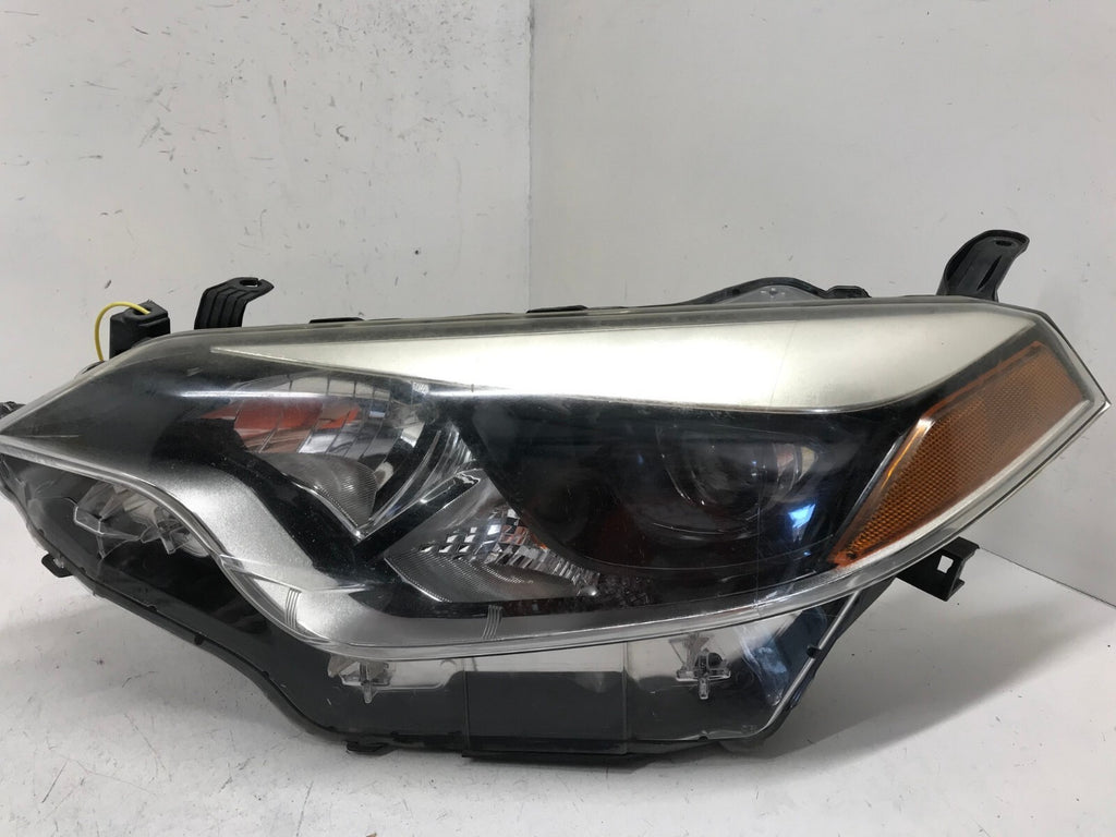 Halogen Headlight Damaged Driver LH Toyota Corolla 2014 - 2016 81150-02E60 OEM