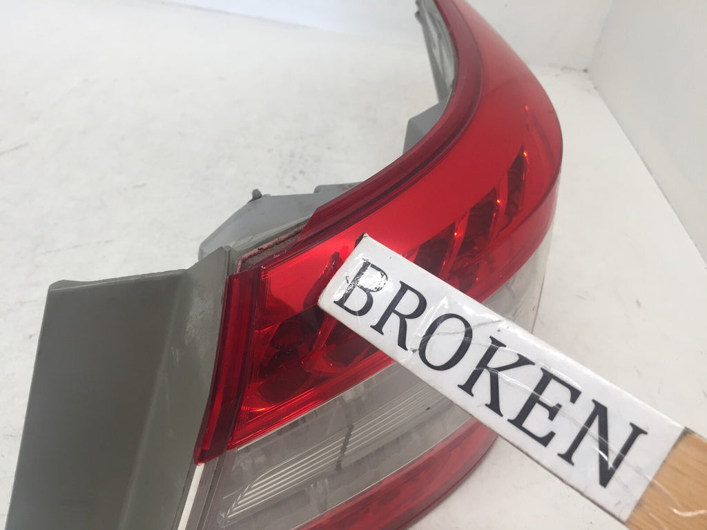 Tail light Damaged Passenger Side RH 2013 2014 2015 183446-02 OEM