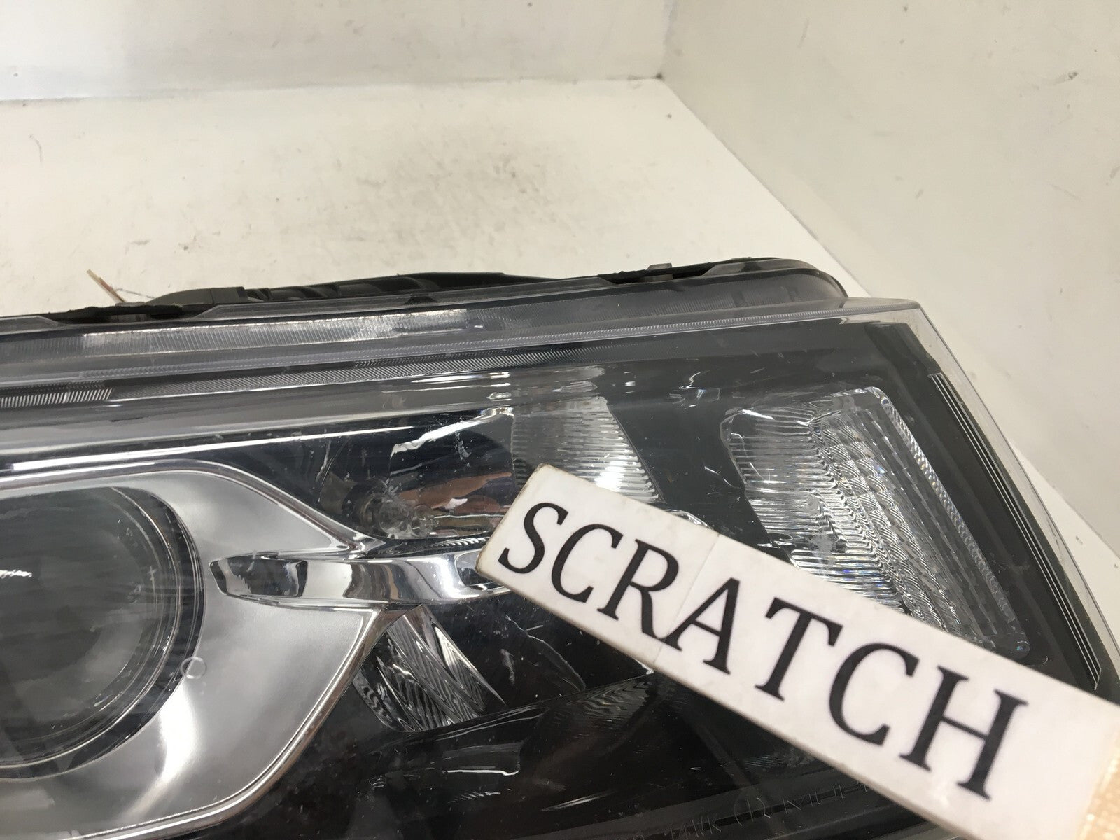 Headlight Damaged Passenger RH Jeep Grand Cherokee 2014 2015 68236108AC OEM