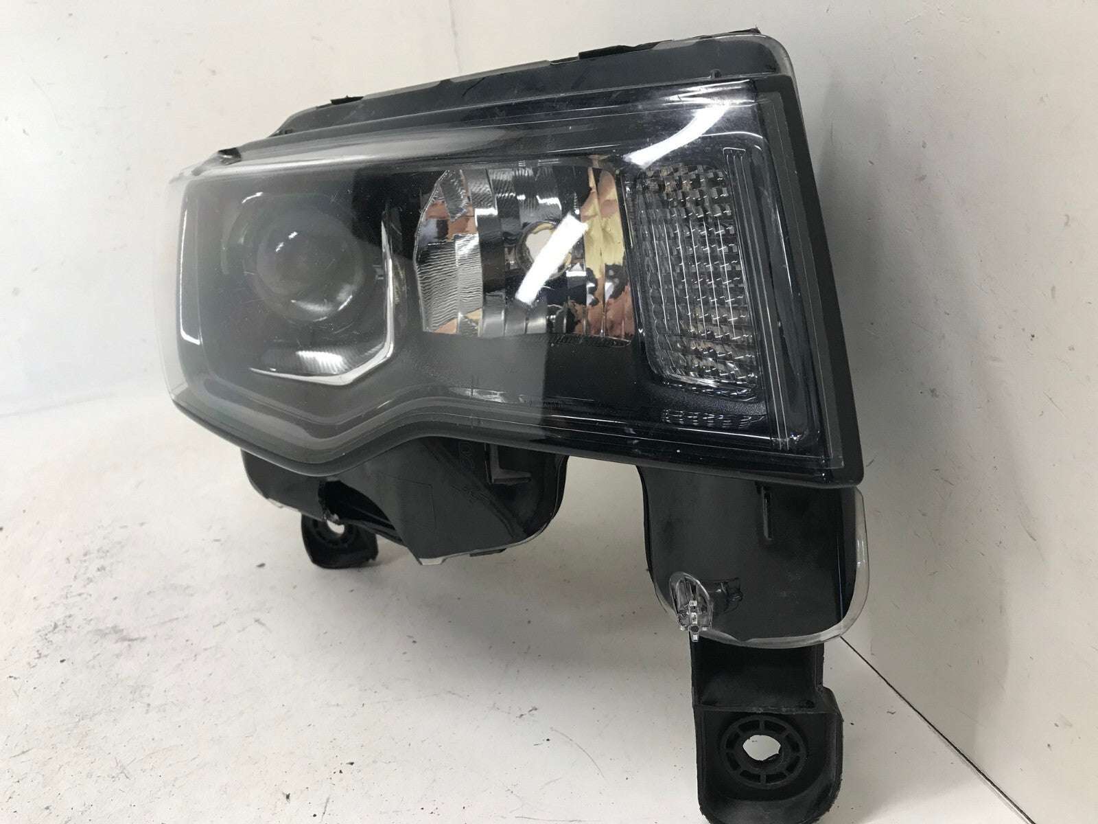Headlight Damaged Passenger RH Jeep Grand Cherokee 2017-2020 68266646AE OEM
