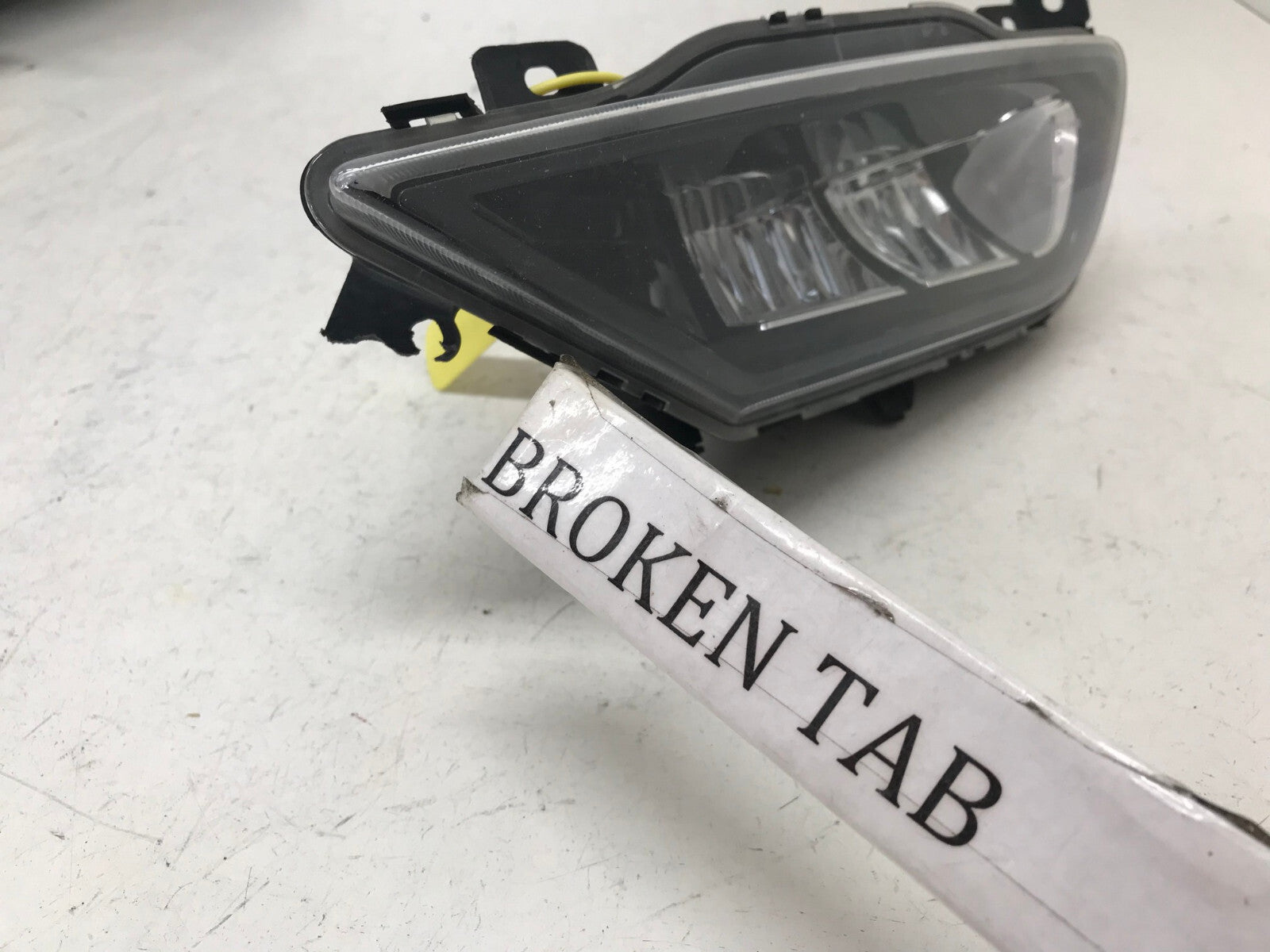 Fog light Damaged LED Left LH Driver Volvo XC90 2016 2017 2018 2019 31395865 OEM