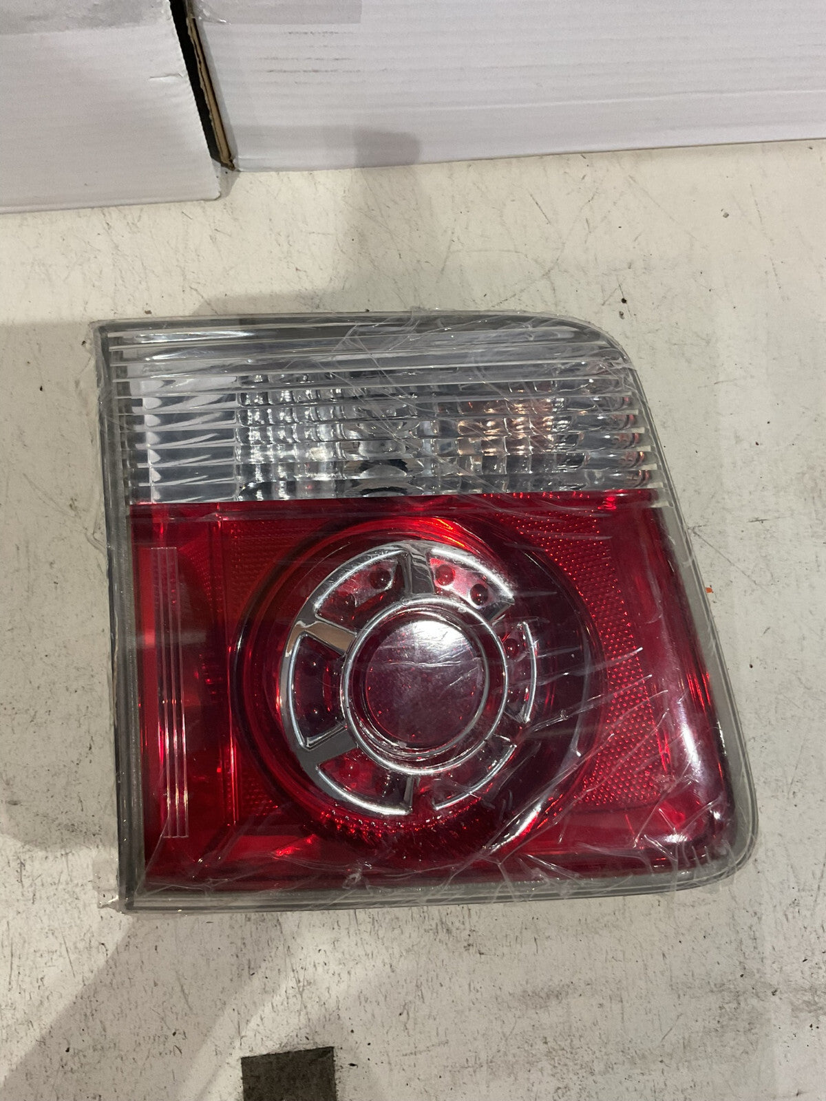 Tail light Damaged Right Passenger RH 2007-2012 GMC Acadia 20811961&itmmeta OEM