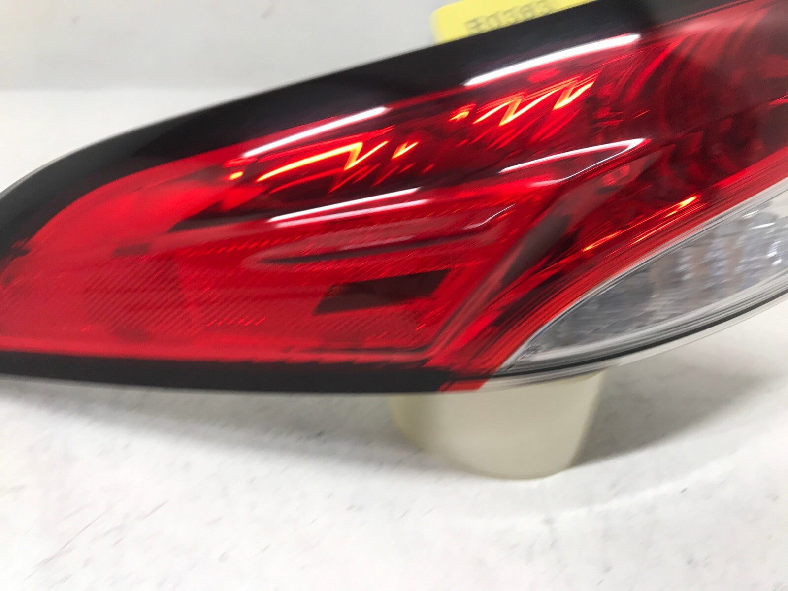 Tail light Damaged Driver LH Left 2020-2021 Toyota Corolla 8156112D10 OEM
