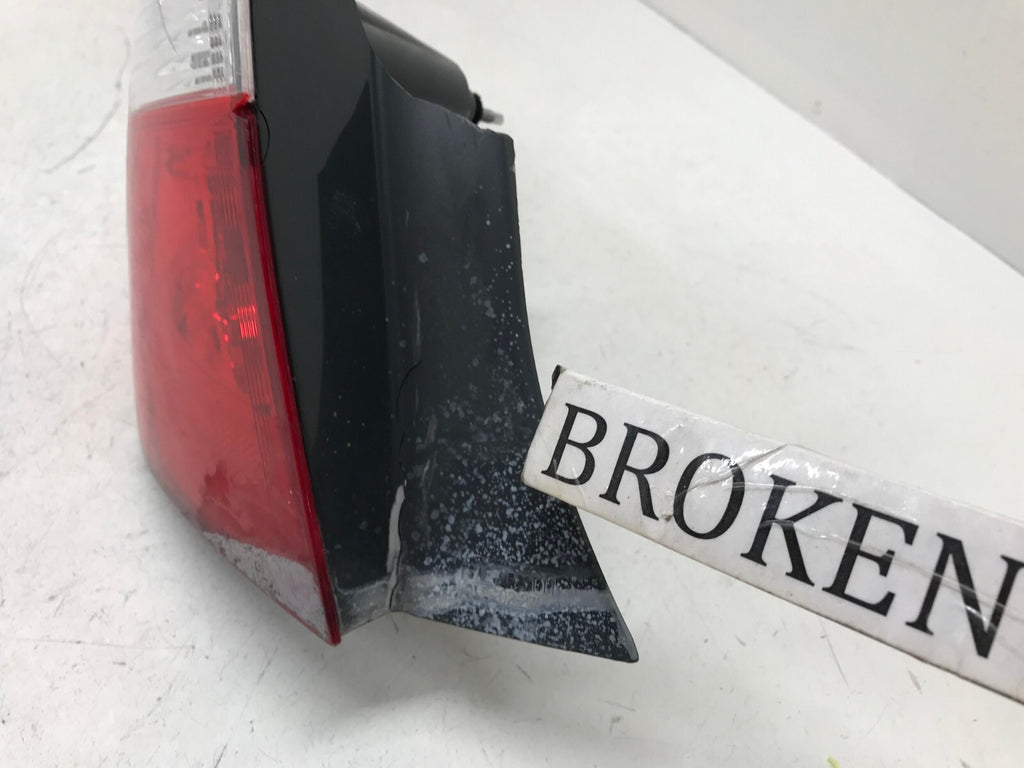 Tail light Damaged LH Driver 17 2018 2019 Toyota Corolla 81550-02B00 OEM