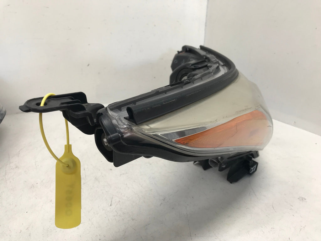 Headlight Damaged Passenger Right RH Toyota Highlander 2014-2016 811100E250 OEM