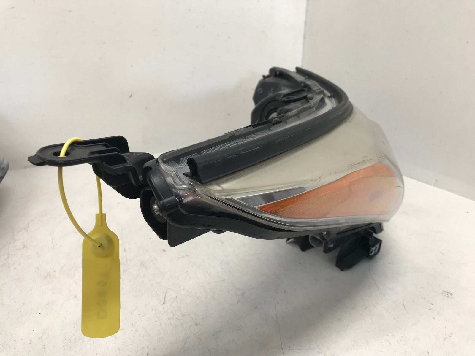 Headlight Damaged Passenger Right RH Toyota Highlander 2014-2016 811100E250 OEM