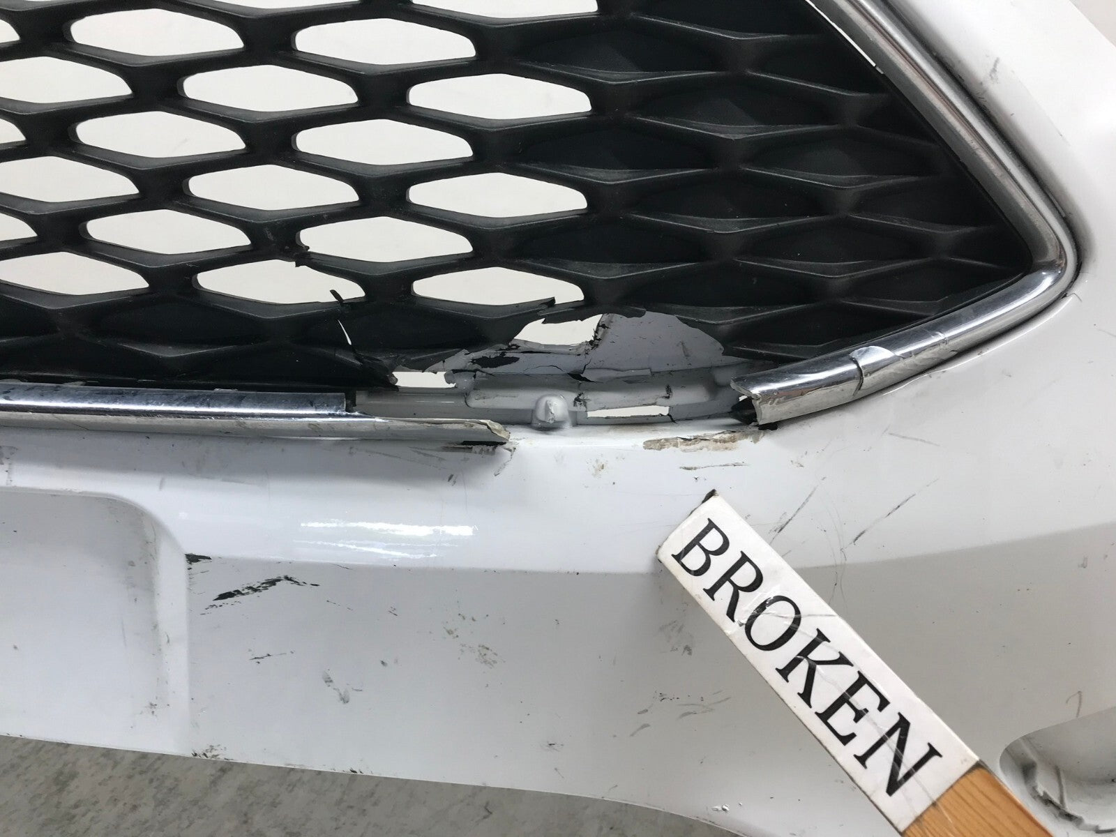 Front Bumper Cover White Ford Focus S SE 2015-2018 F1EB-17757-CF OEM