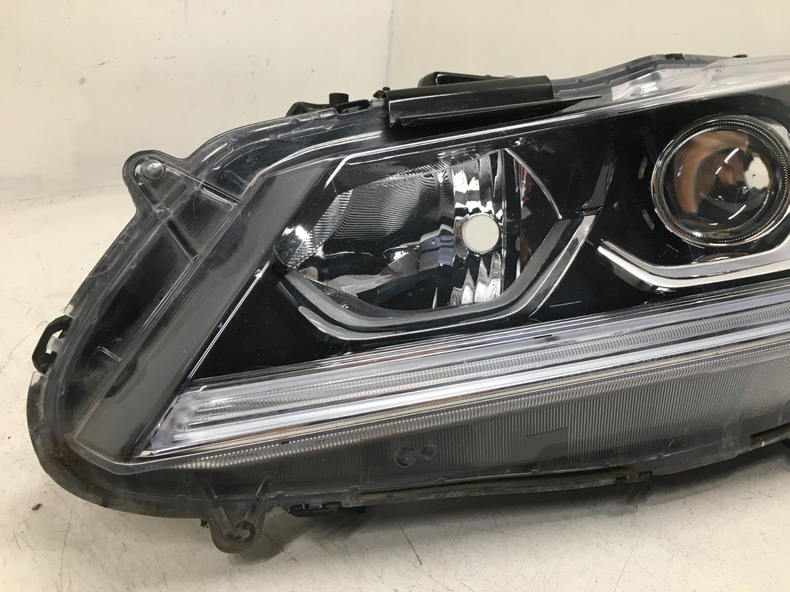 Headlight Damaged Driver LH Honda Accord Sport EX EX-L 16-2017 33150T2AA81 OEM