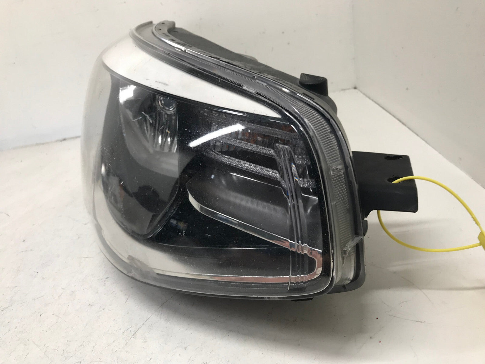Headlight Damaged Right RH Passenger Kia Soul 2014-2017 92102-B2000 OEM