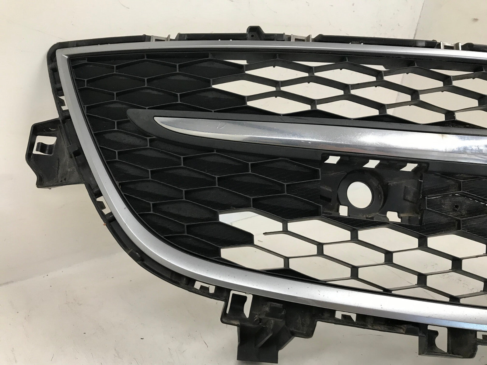 Grille Grill 10-12 Mazda CX9 CX-9 TE69-501T1 OEM