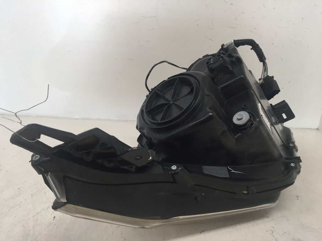 Halogen Headlight Damaged Rigt Passenger Cadillac SRX 2010-2013 22853873 OEM