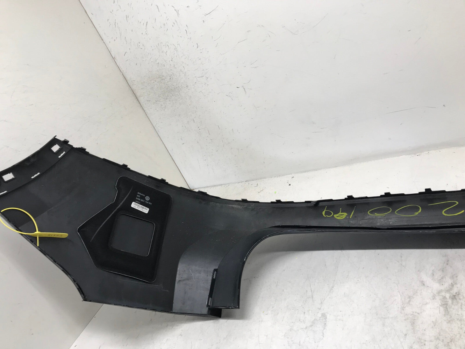 Rear Upper Bumper Cover Volkswagen Tiguan S/SE/SEL/SEL Black 18 5NN807421 OEM