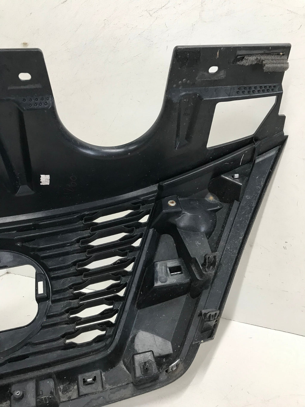 Grille Grill 2016-2018 Nissan Rogue 62310-5HR0A OEM