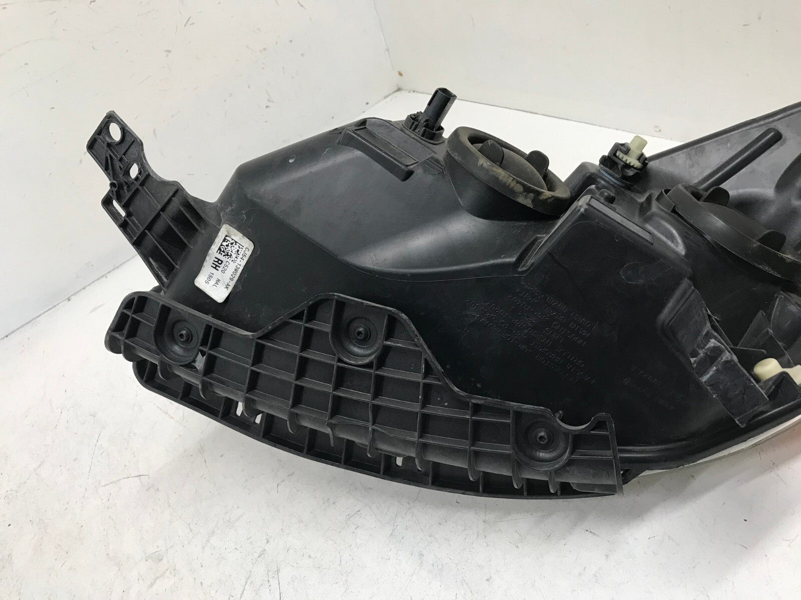 Headlight Damaged Passenger RH Right Ford Escape 2013-2016 44ZH-2090-A OEM