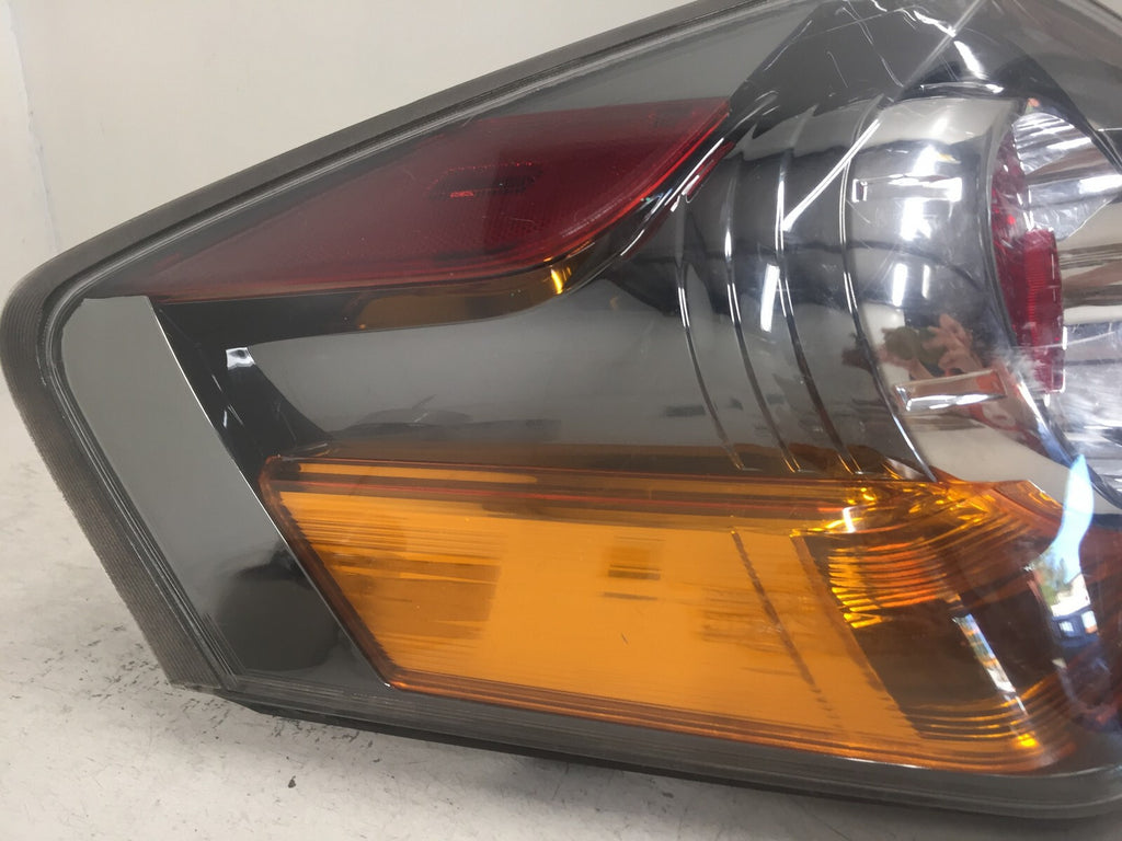 Outer Tail light Damaged Passenger RH Nissan Altima 2007 2008 2009 949 640 OEM