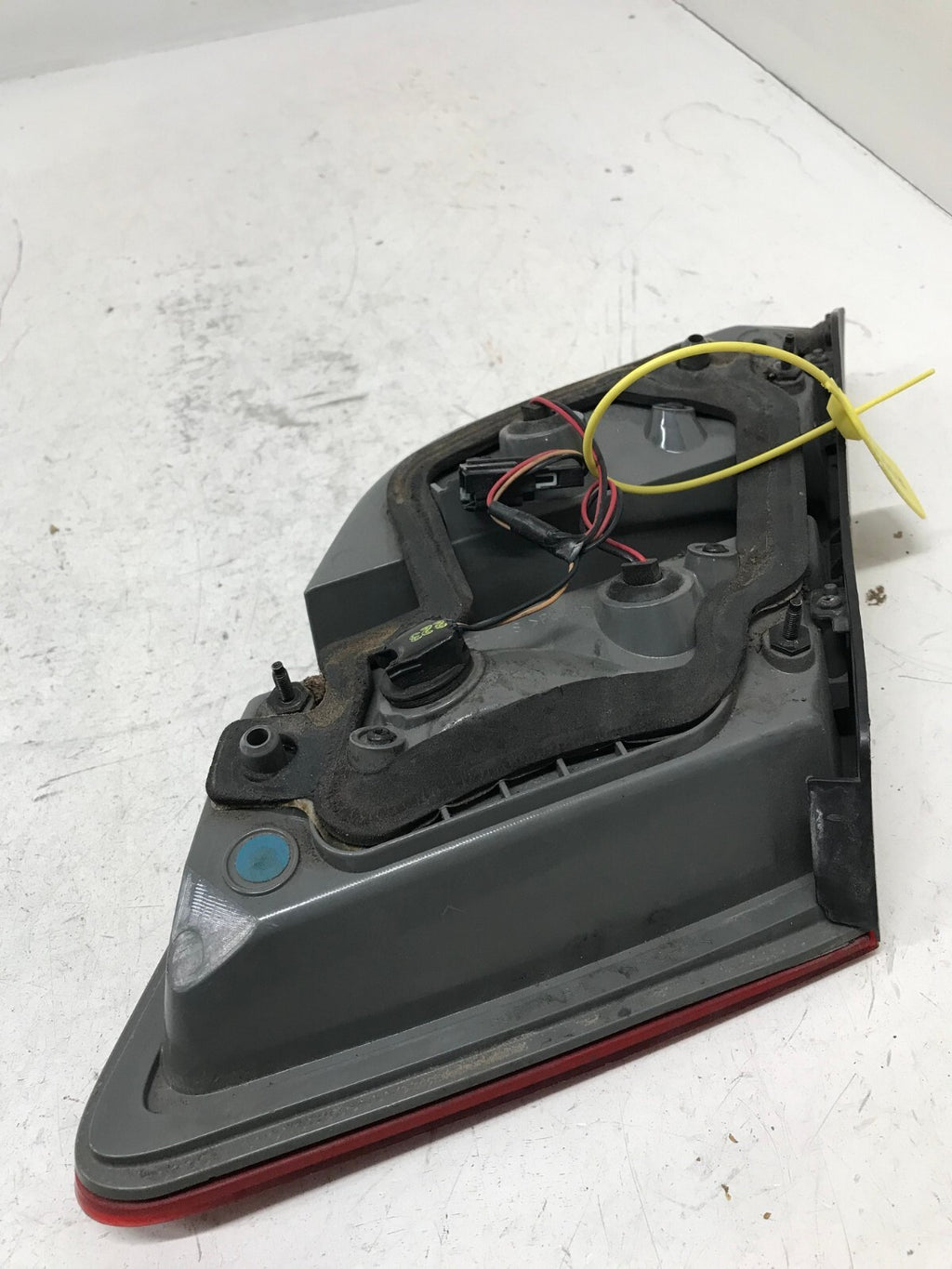 Tail light Damaged Right RH 13 14 15 16 17 18 19 Taurus SDN DG13-15B502-A OEM