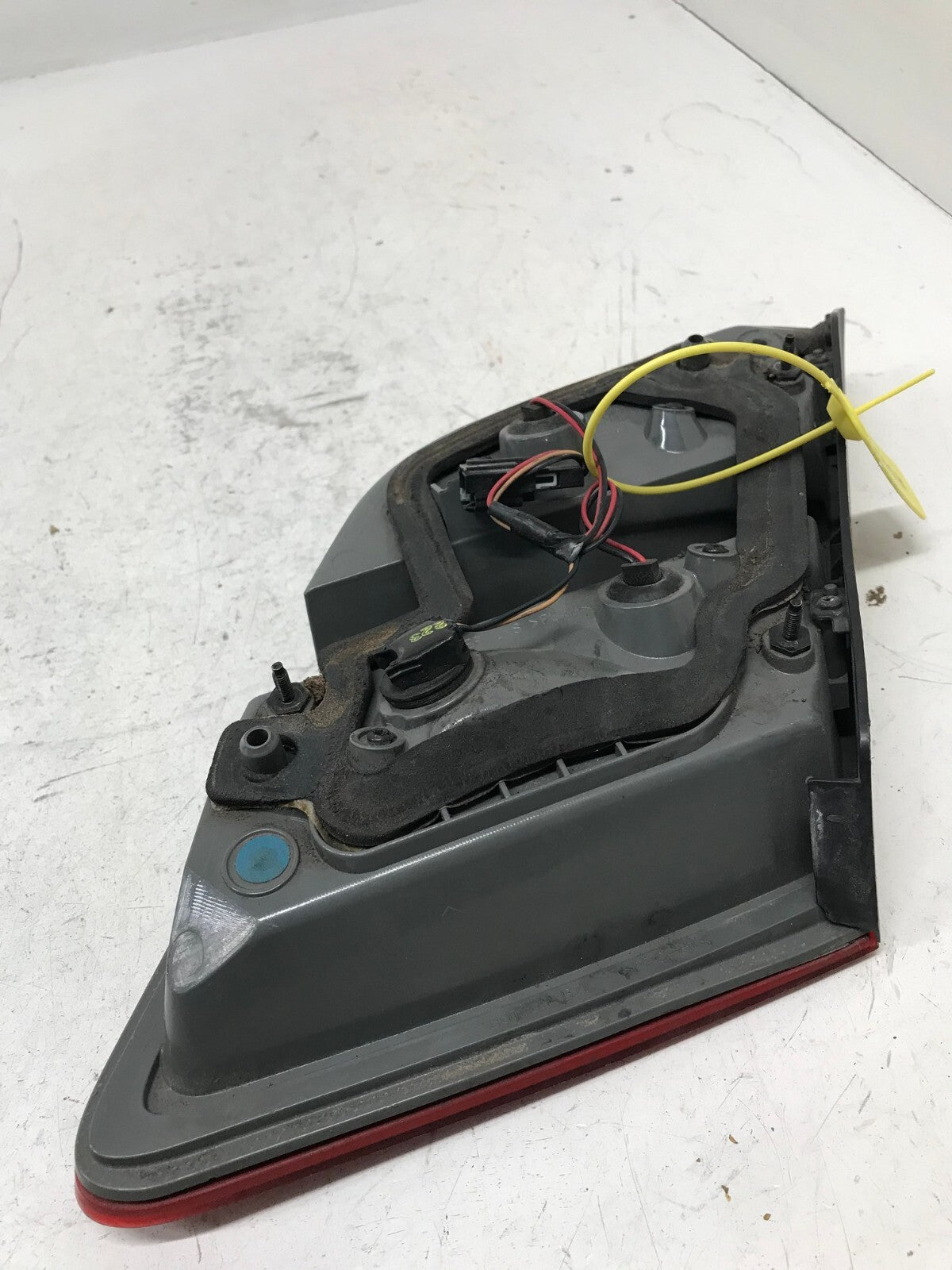 Tail light Damaged Right RH 13 14 15 16 17 18 19 Taurus SDN DG13-15B502-A OEM