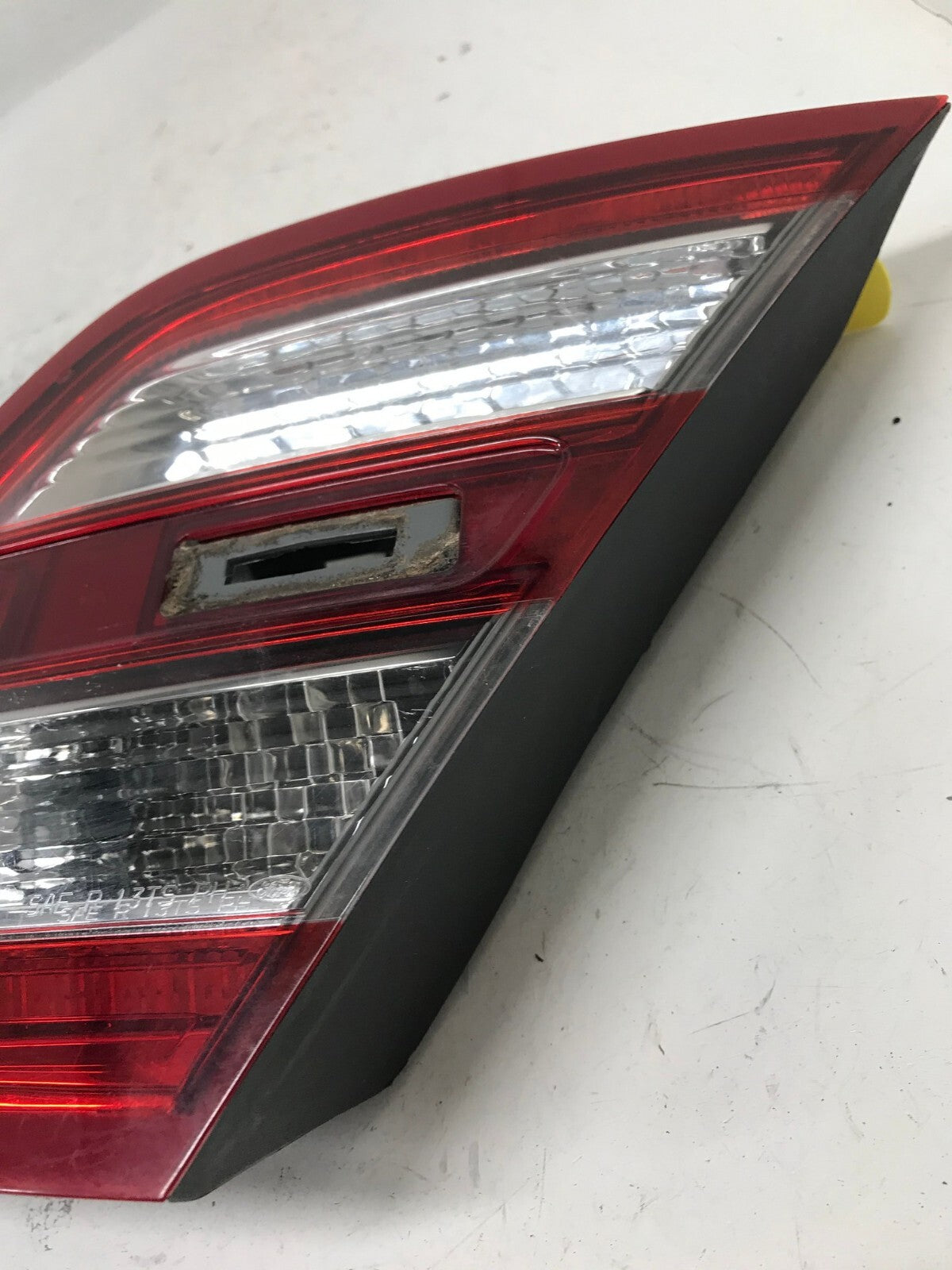 Tail light Damaged Driver LH Left 2013-2019 Ford Taurus DG13-15B503-A OEM