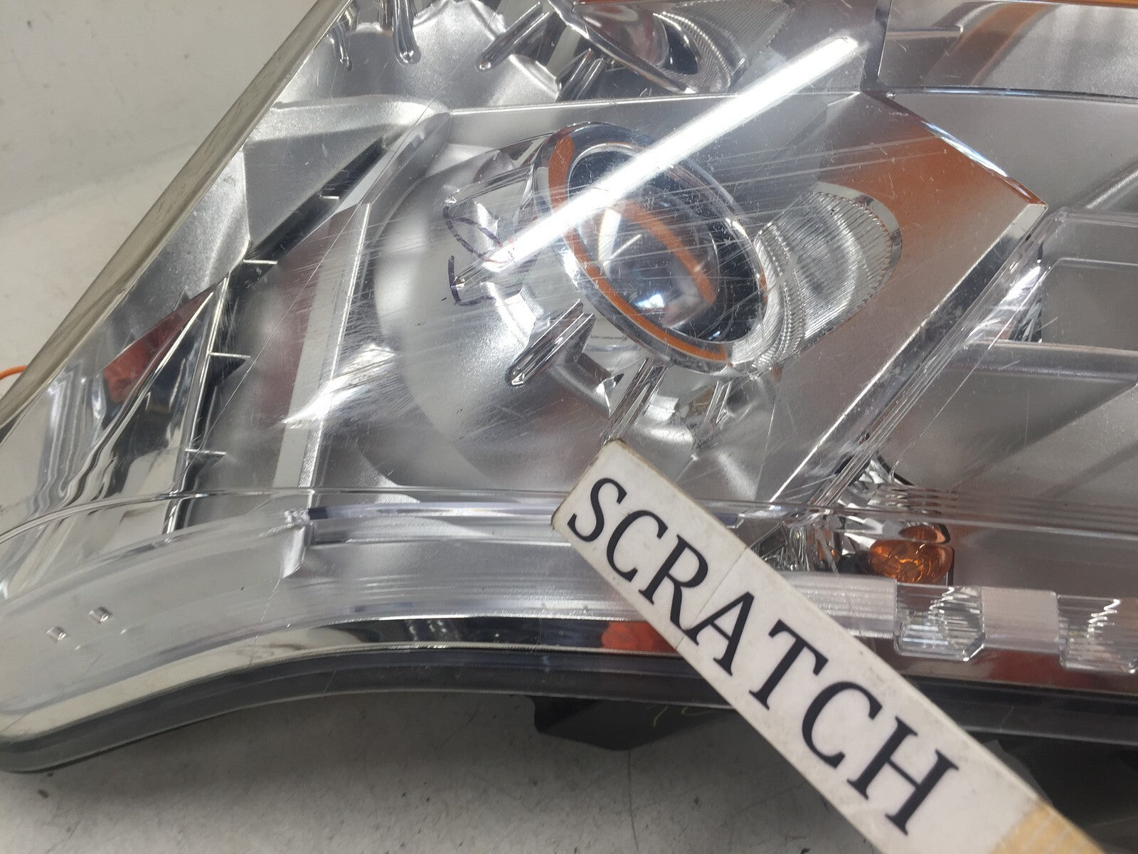 Halogen Headlight Damaged Headlamp Right Passenger RH Cadillac SRX 10-16 OEM