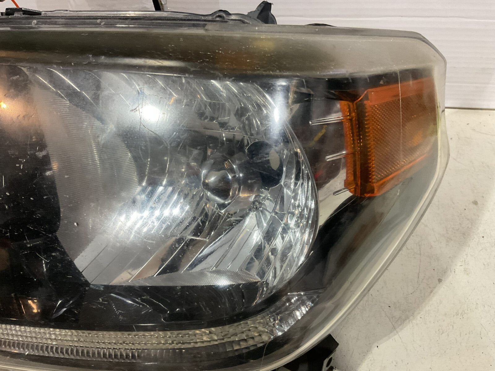 Headlight Damaged Driver LH 2014 2015 2016 2017 Toyota Tundra 4157NAK12V27 OEM