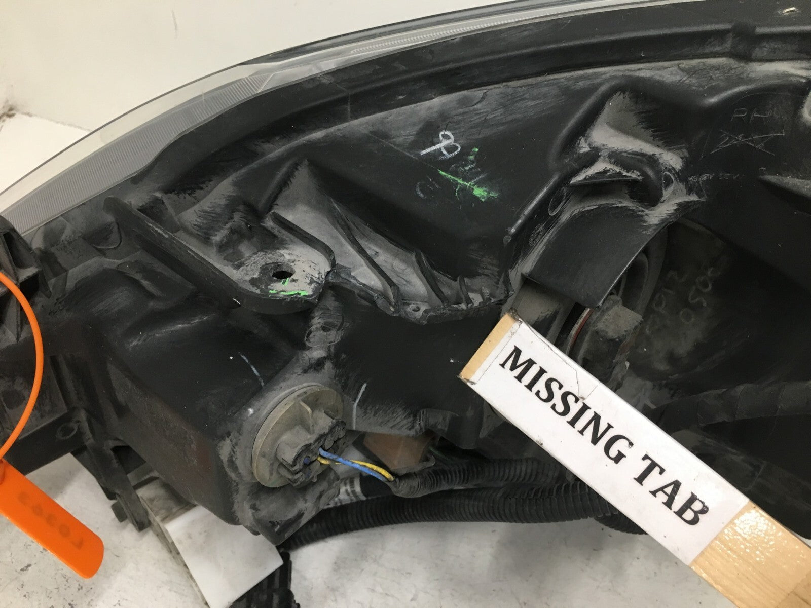 Headlight Damaged RH Passenger Nissan Sentra 2016 2017 2018 26010-3YU0A OEM