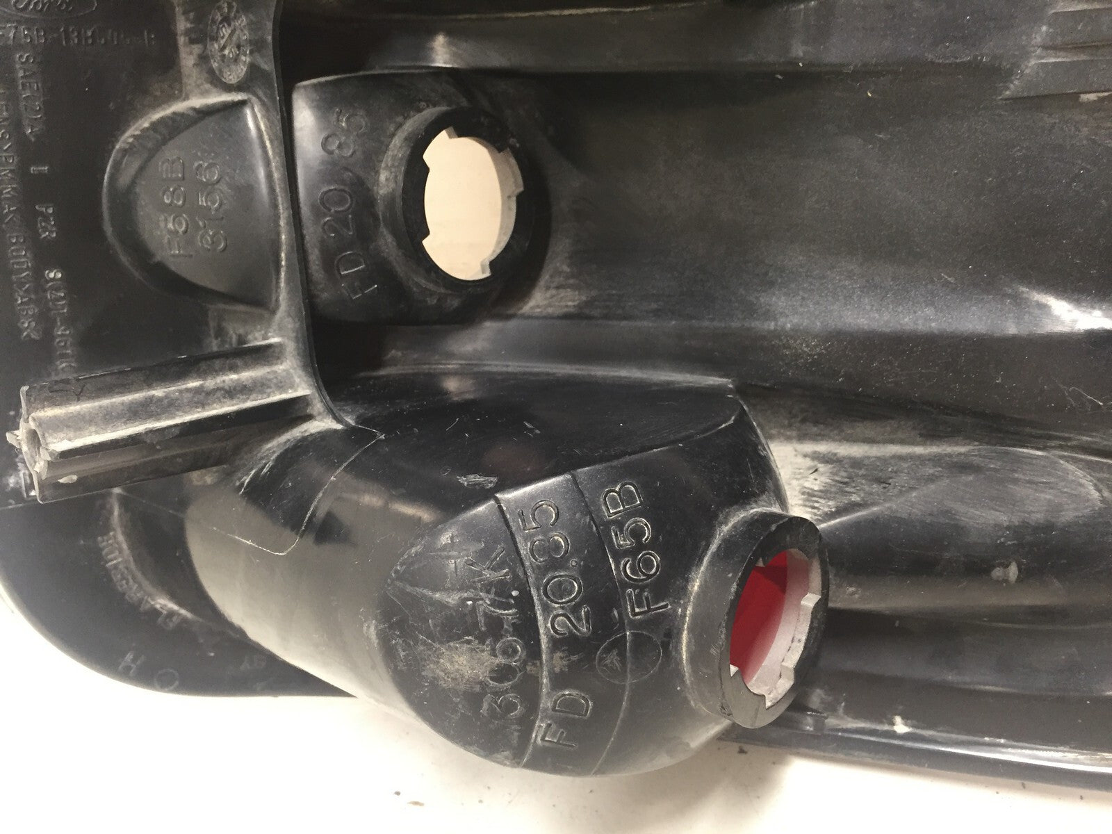 Tail light Damaged Lamp Rear Passenger RH Ford F150 97-00 F65Z-13404-BG OEM
