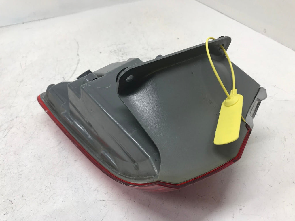 Tail light Damaged Driver LH Jeep Grand Cherokee 2014 17 18 2019 68110017AE OEM