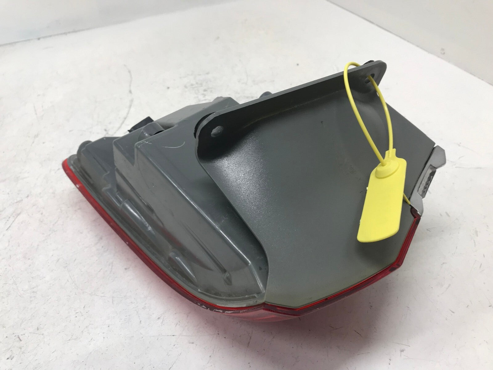 Tail light Damaged Driver LH Jeep Grand Cherokee 2014 17 18 2019 68110017AE OEM