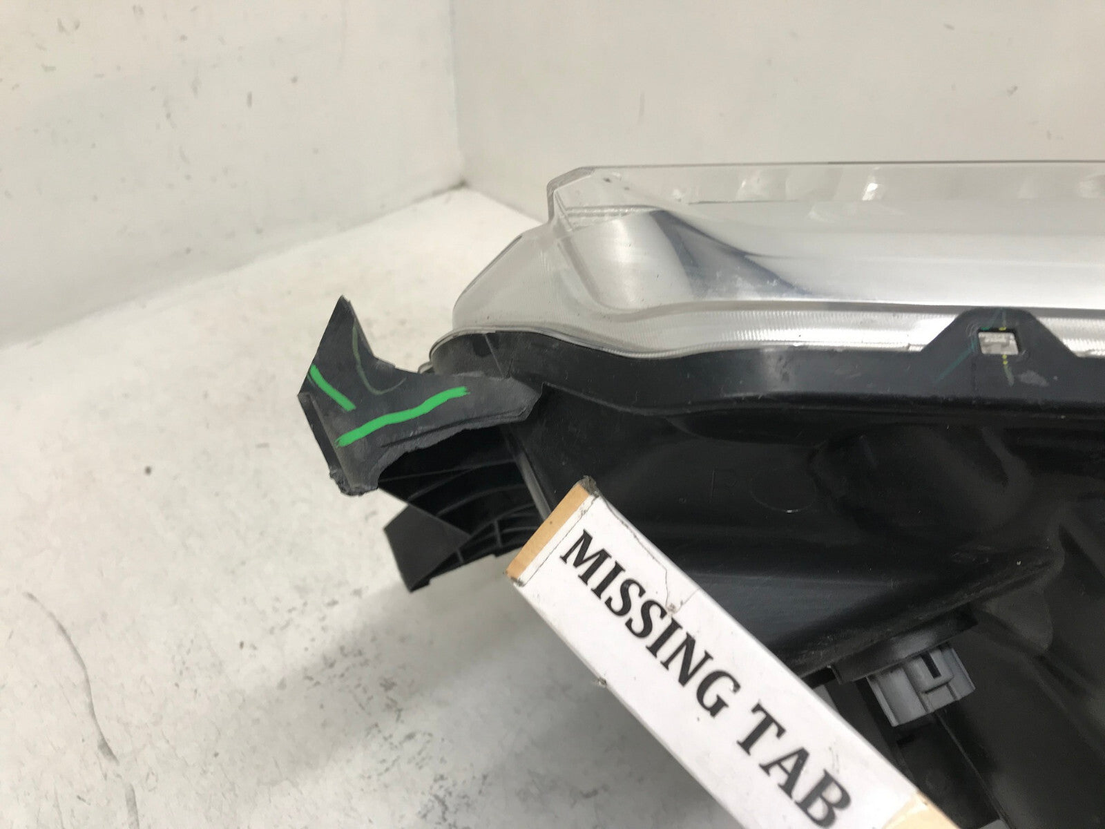 Headlight Damageds Signal Right Passenger RH Toyota Tundra 2014-2017 OEM3