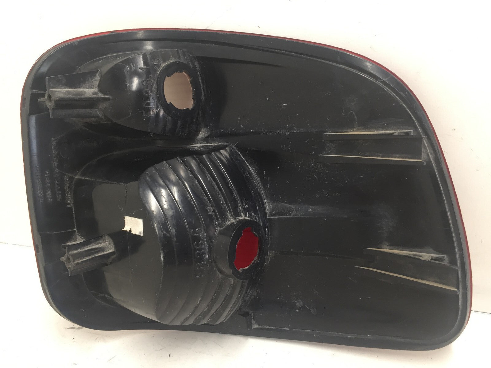 Taillight Damaged Tail Lamp Driver Rear Left LH Ford Pickup Truck F150 00-04 OEM