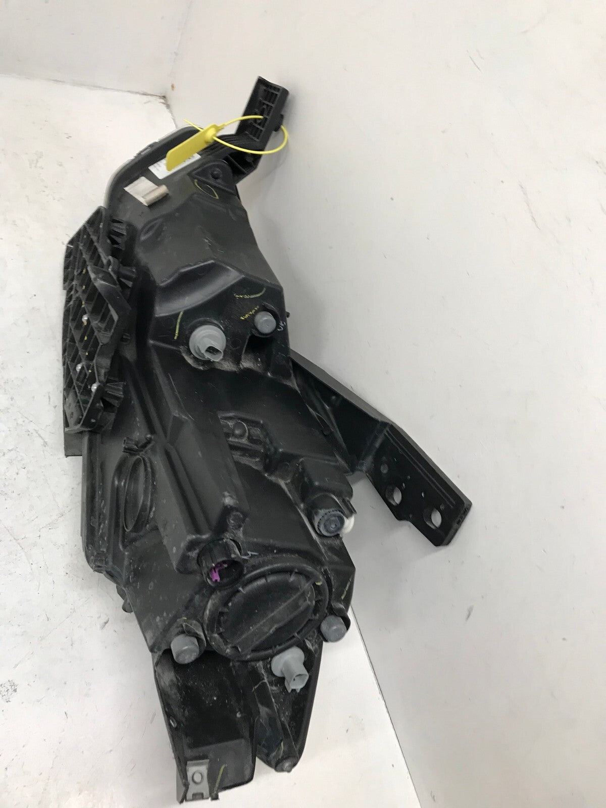 Headlight Damaged Right passenger RH 2013-2016 Dodge Dart 68085140AI OEM