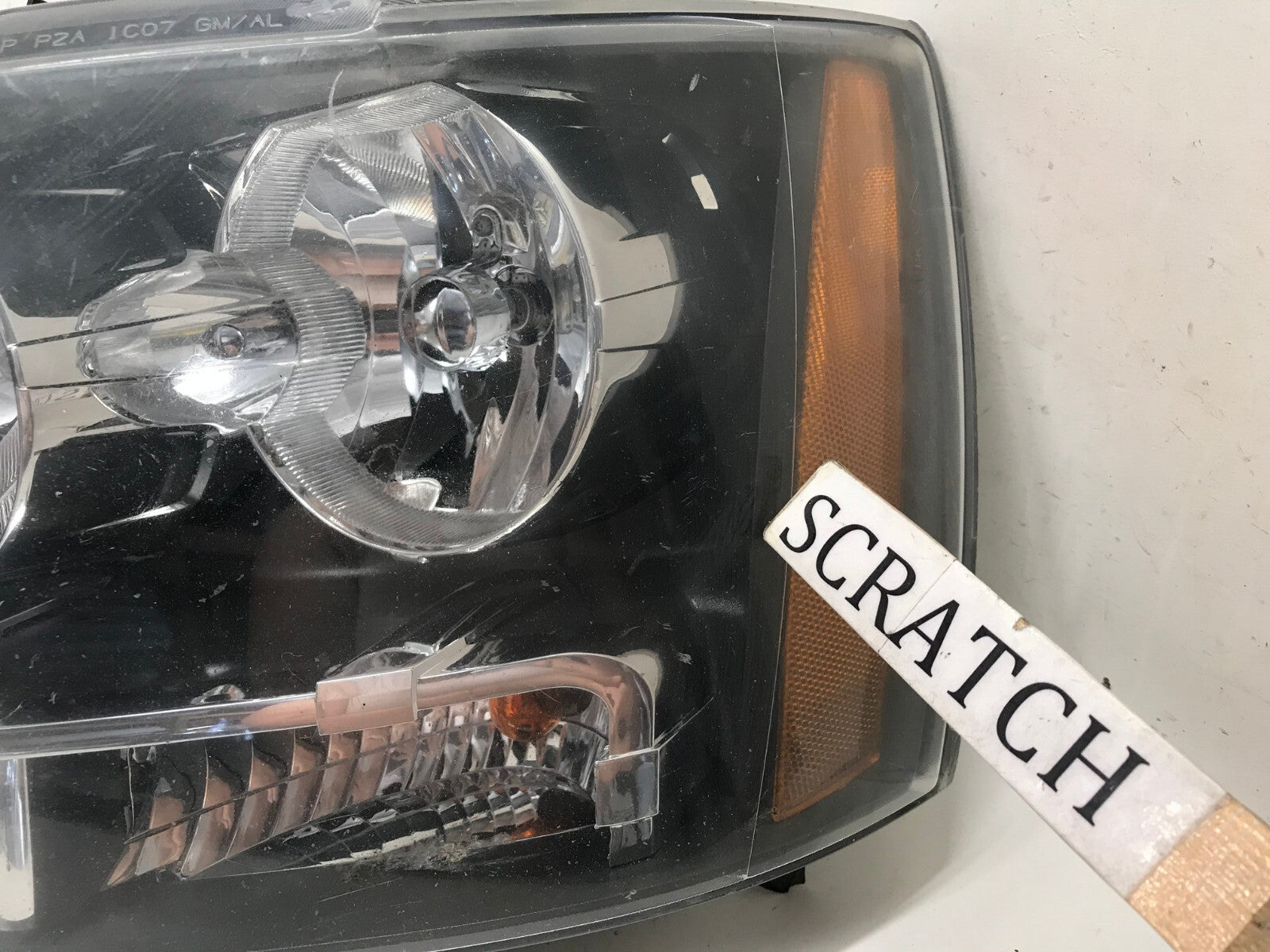 Headlight Damaged LH Driver 2007-2014 Chevy Tahoe Suburban 1500 22853025 OEM