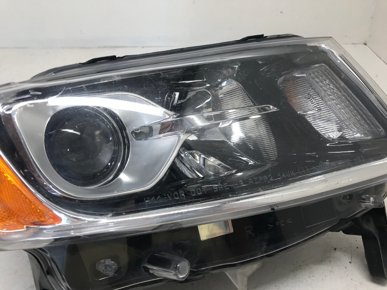Headlight Damaged Passenger RH Jeep Grand Cherokee 2014 2015 2016 68110996AD OEM