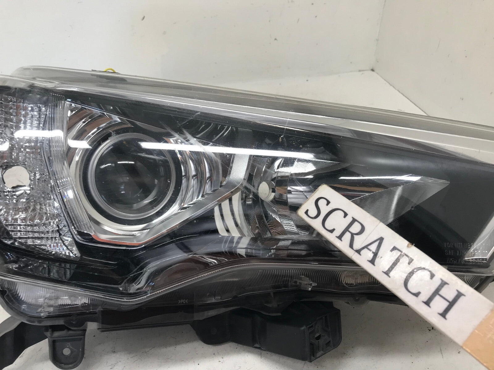 Headlight Damaged Passenger Right RH Toyota 4Runner 2014-2018 8113035541 OEM