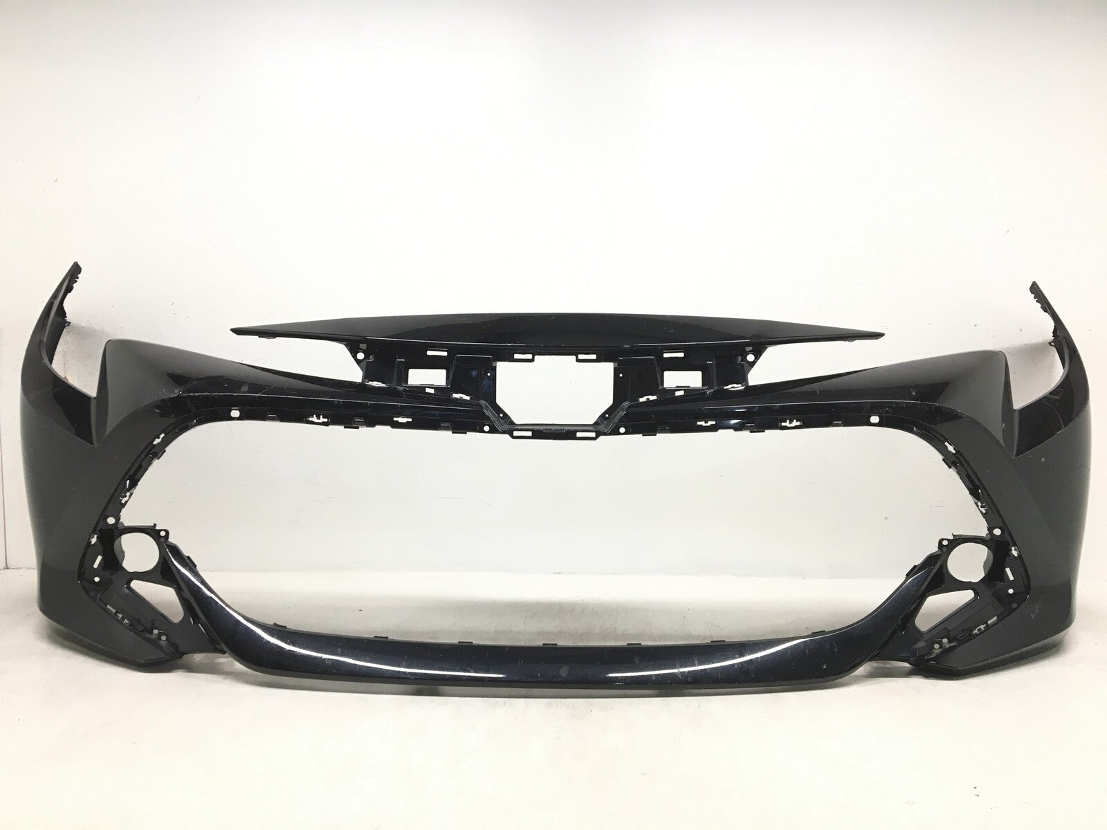 Front Bumper Cover Toyota Corolla Hatchback 218 2018-2020 52119-12G20 OEM3