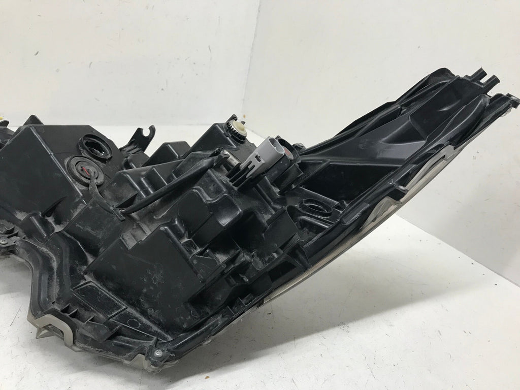 Headlight Damaged Right RH Toyota Corolla LE XLE Sedan 20-2021 81110-02S30 OEM