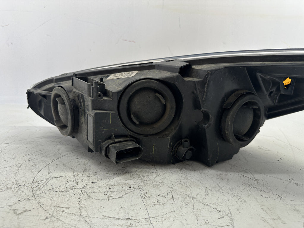 Headlight Damaged Right Passenger RH 2015-18 Ford Focus FO2503340C/FO2502338 OEM
