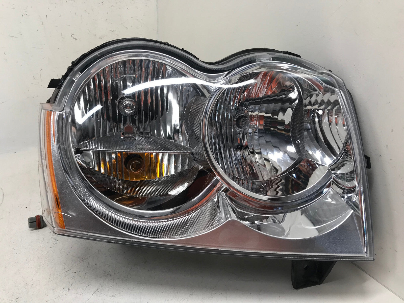 Headlight Damaged Lamp Passenger RH Jeep Grand Cherokee 2005-2007 55156350AK OEM