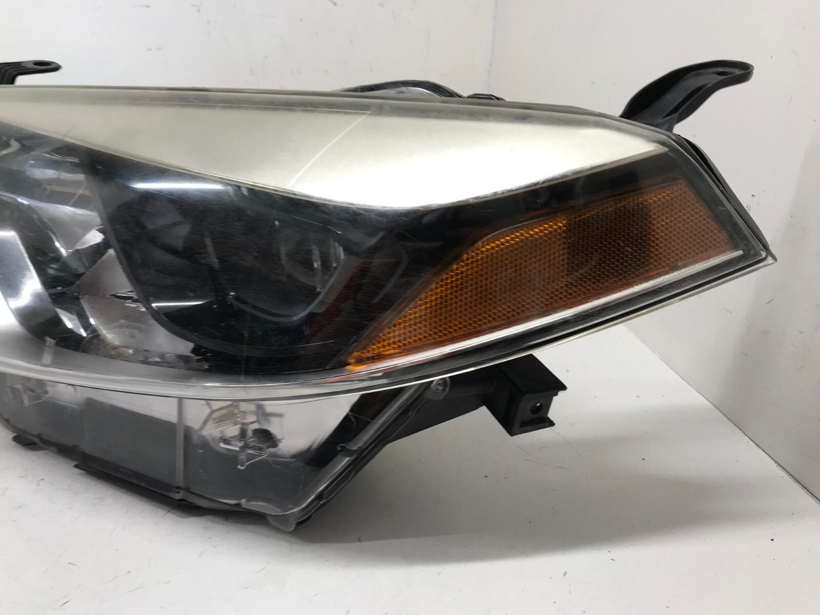 Halogen Headlight Damaged Driver LH Toyota Corolla 2014 - 2016 81150-02E60 OEM